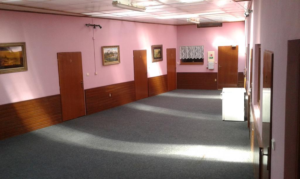 Retro Vrbovec Hotel Ngoại thất bức ảnh