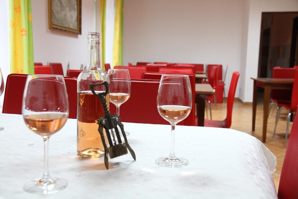 Retro Vrbovec Hotel Ngoại thất bức ảnh