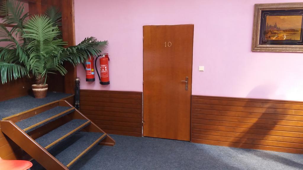 Retro Vrbovec Hotel Ngoại thất bức ảnh