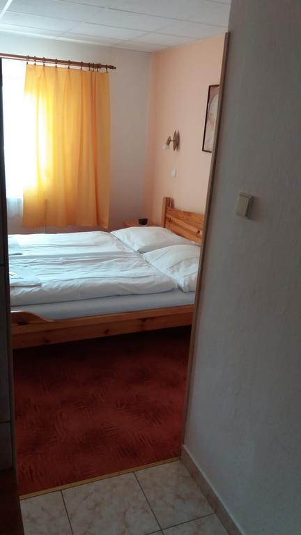 Retro Vrbovec Hotel Ngoại thất bức ảnh
