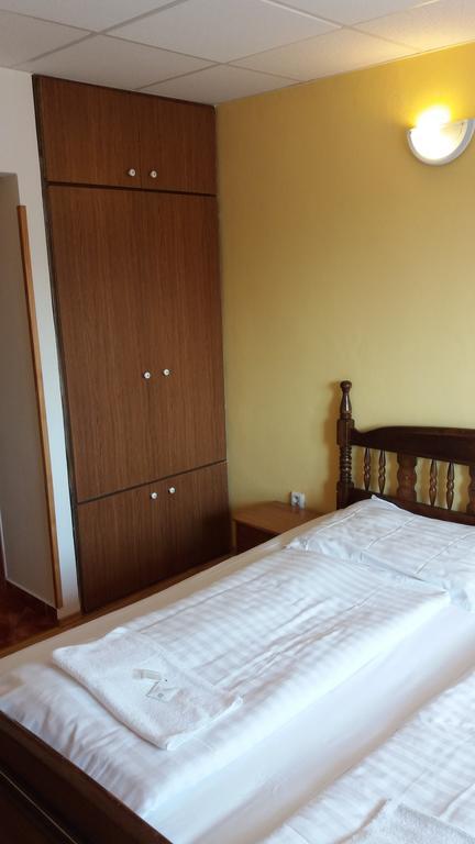 Retro Vrbovec Hotel Ngoại thất bức ảnh