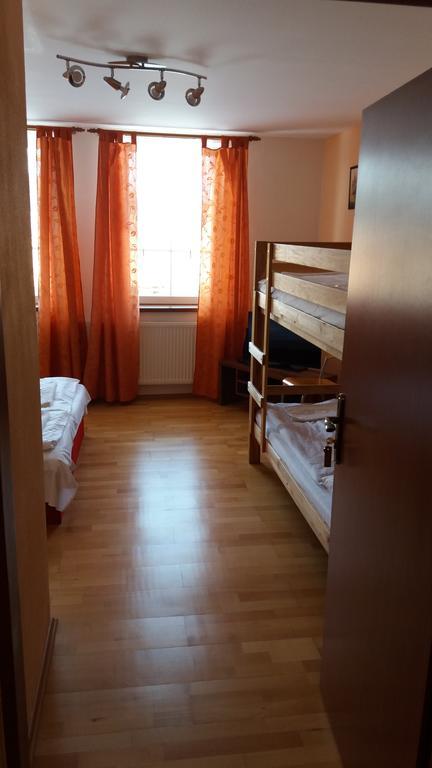 Retro Vrbovec Hotel Ngoại thất bức ảnh