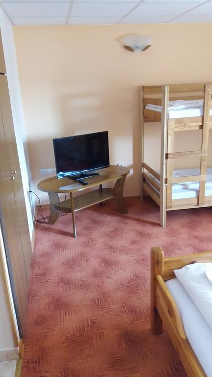 Retro Vrbovec Hotel Ngoại thất bức ảnh