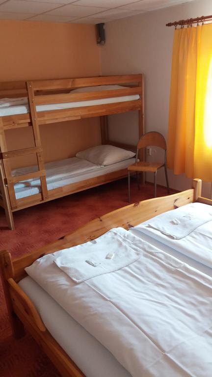 Retro Vrbovec Hotel Ngoại thất bức ảnh