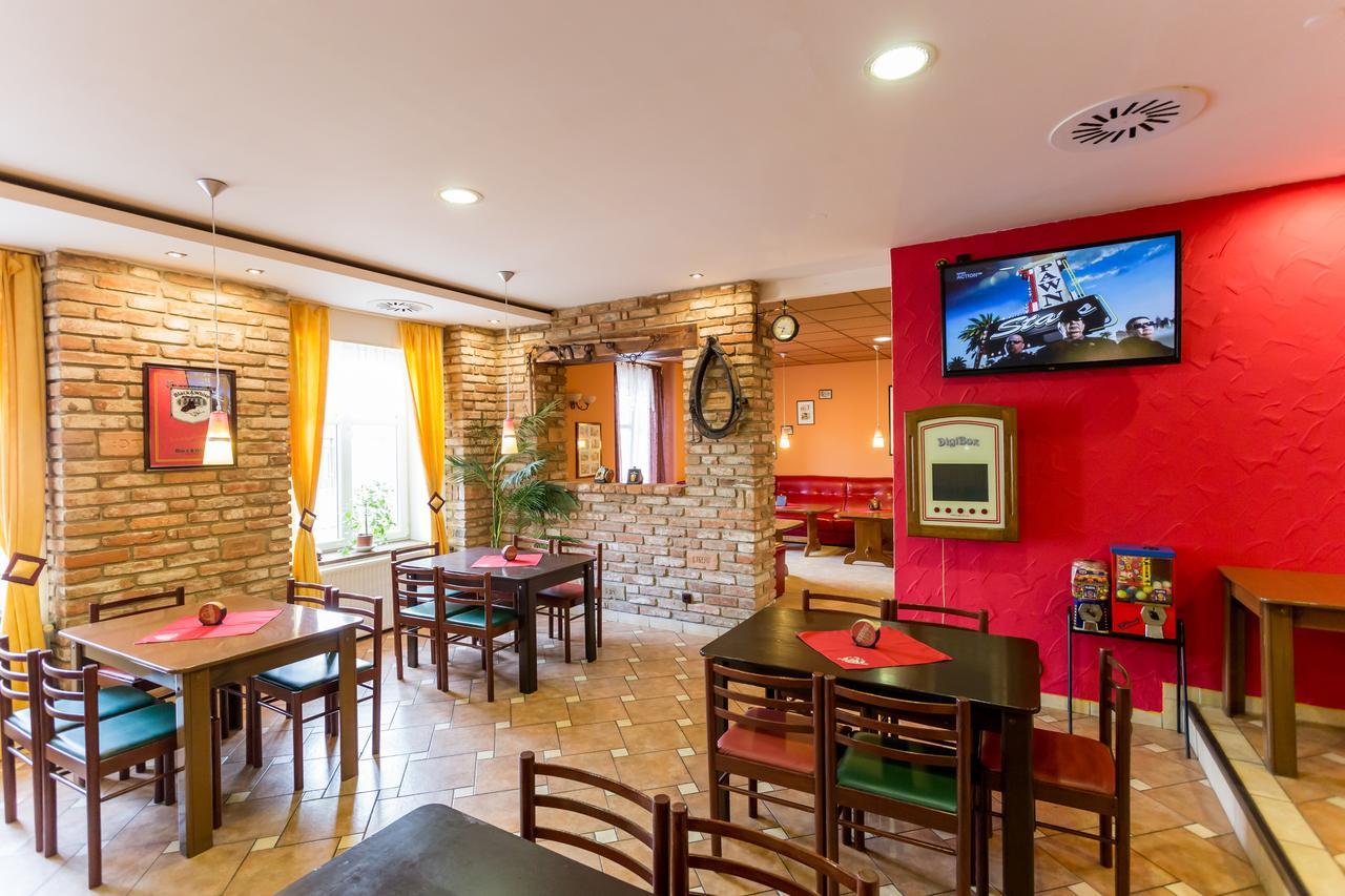 Retro Vrbovec Hotel Ngoại thất bức ảnh