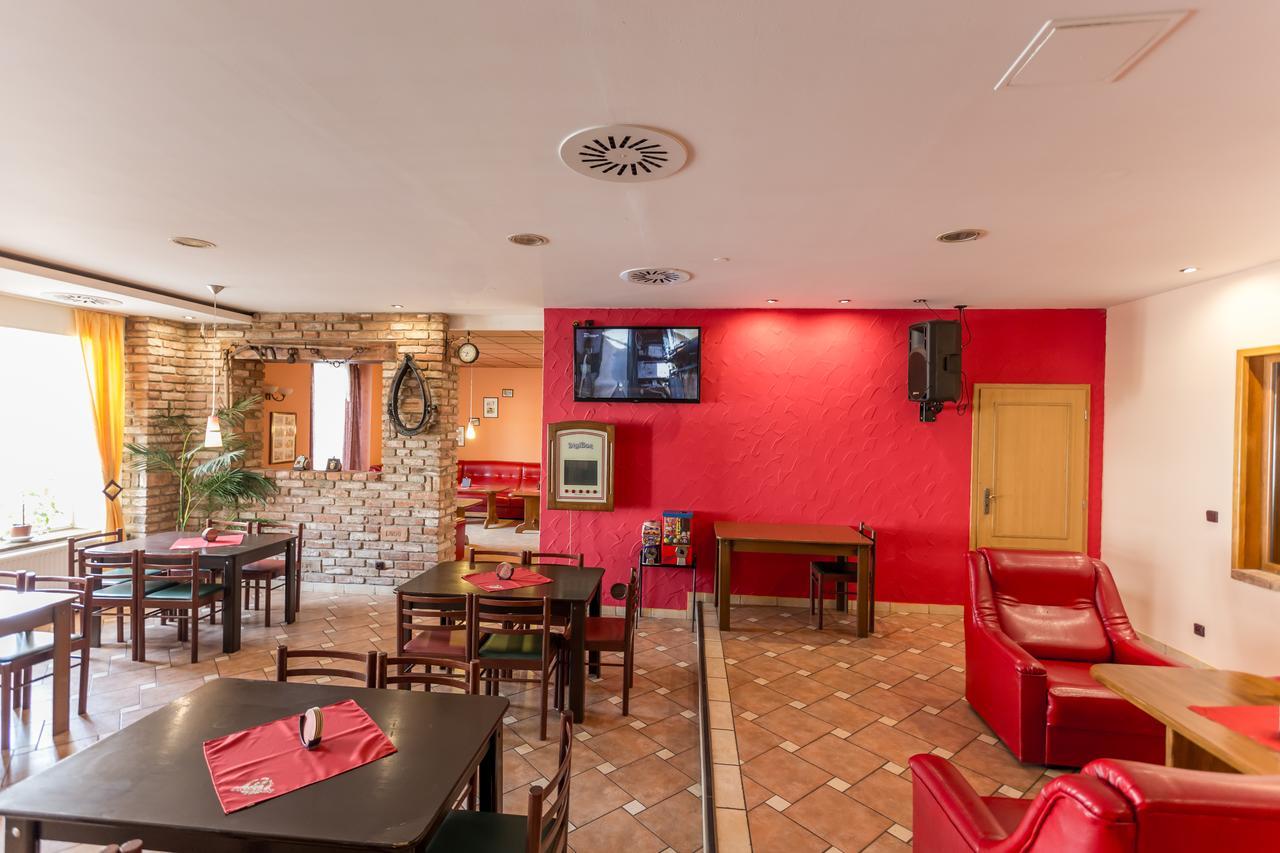 Retro Vrbovec Hotel Ngoại thất bức ảnh