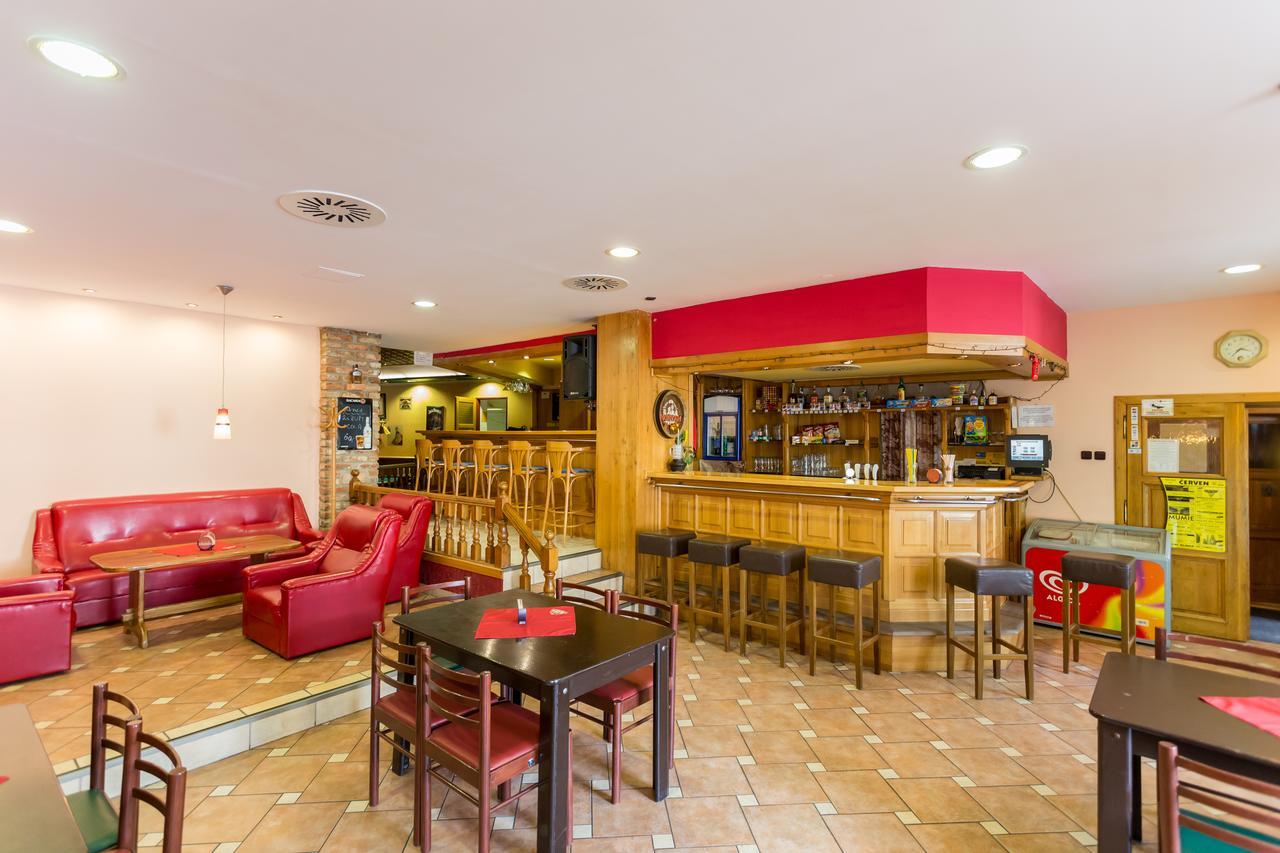 Retro Vrbovec Hotel Ngoại thất bức ảnh